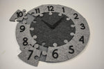 Tik Tak - Filz Lernpuzzle - Spieluhr in verschiedenen Farben, 100% Merinowolle, Kinderspielzeug, Motorikspiel - Kletterling – einfach Kind sein