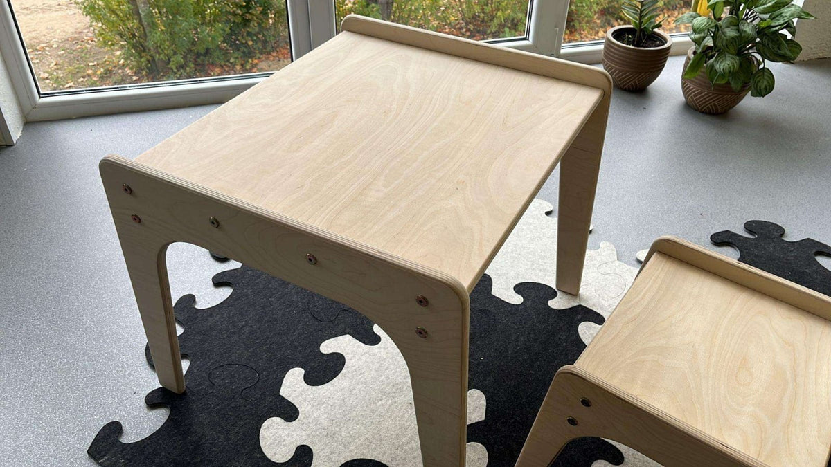 Kreativplatz - Tisch und Stuhl aus baltischer Birke - Kletterling – einfach Kind sein