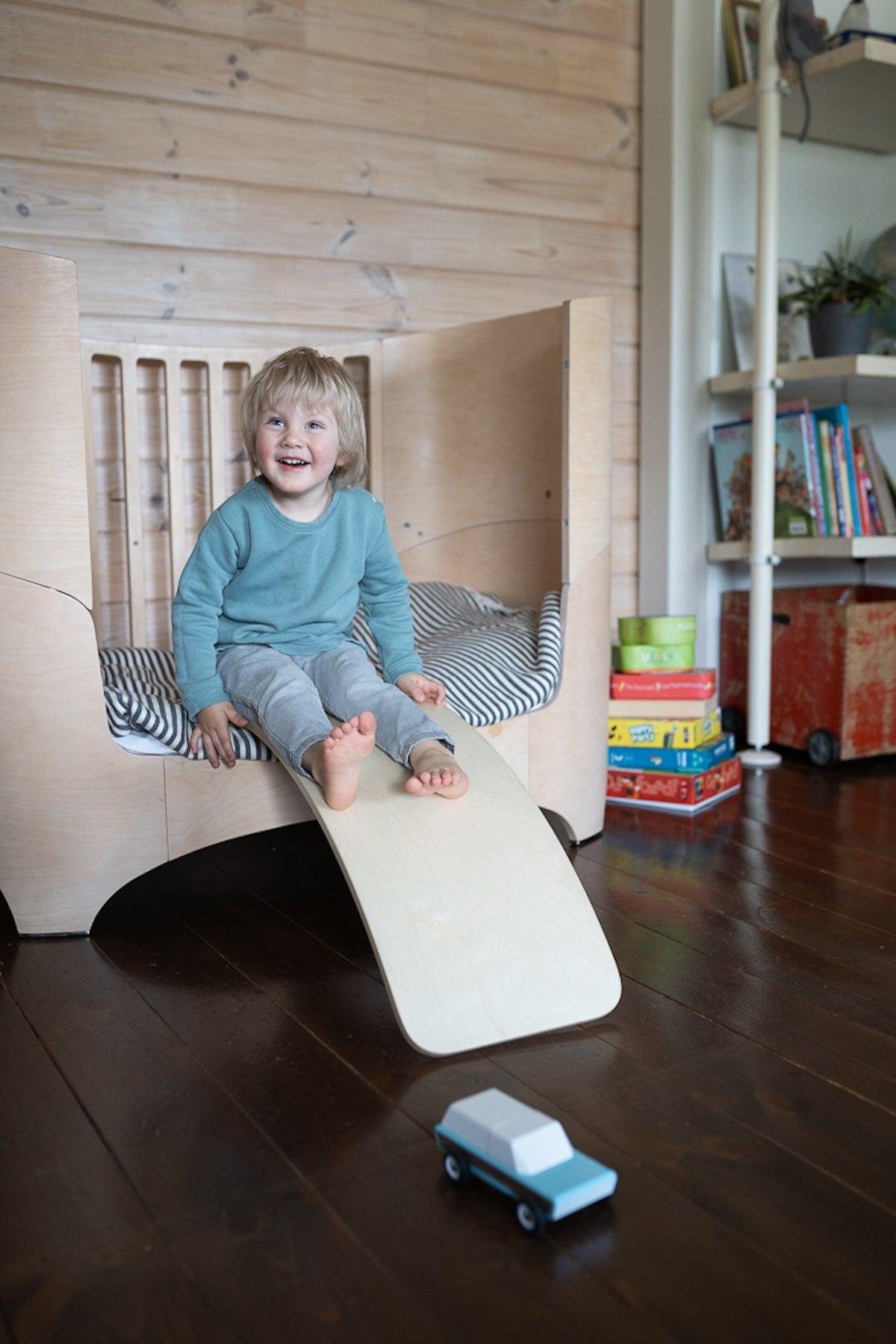 Balance Board aus Holz mit Filz - Unterseite von leg&go - Kletterling – einfach Kind sein