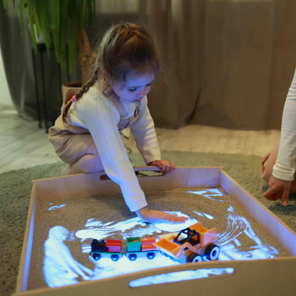 WonderSand PlayTable | Quadratischer Sandspieltisch 60x60 cm | mit Blaulicht - Therapie & MINT - Förderung ab 3+ - Kletterling – einfach Kind sein