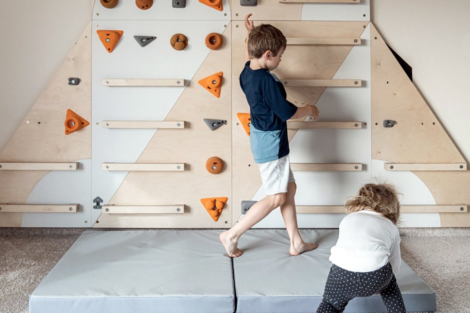 Einzelelement BK Dreieck links | Kletterwand BK INDOOR | 118 x 78 cm | 9 Loch - Kletterling – einfach Kind sein