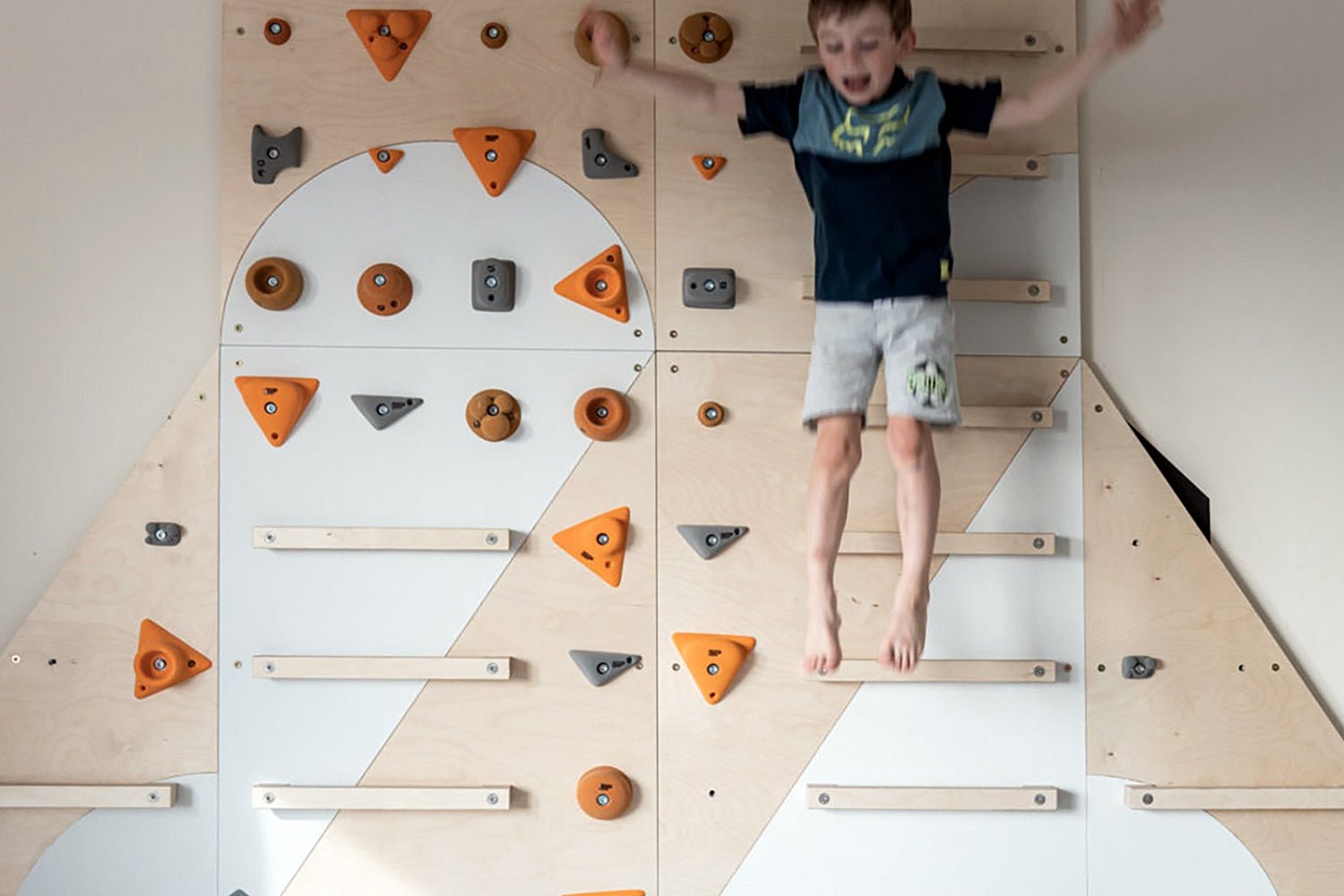 Einzelelement BK Dreieck links | Kletterwand BK INDOOR | 118 x 78 cm | 9 Loch - Kletterling – einfach Kind sein