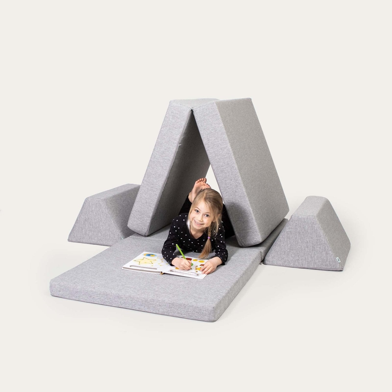Universelles Kindersofa von monboxy in Grau - Kletterling – einfach Kind sein