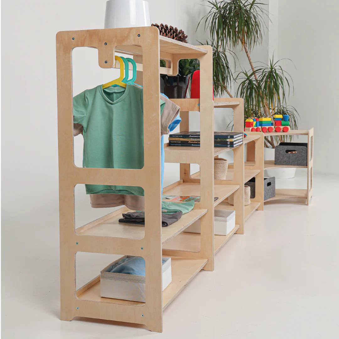 Montessori Kleiderschrank mit drei Etagen und Kleiderstange - Kletterling – einfach Kind sein