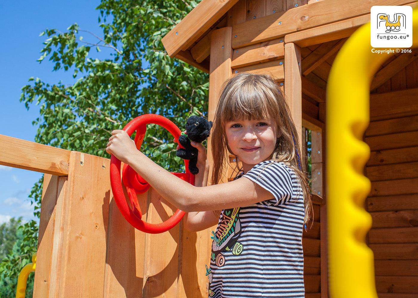 Spielturm My House mit Rutsche, Leiter, Haus mit Holzdach, Griffe, Steuerrad - Kletterling – einfach Kind sein